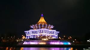 Selain mempunyai tempat yang menarik, makanan unik di kuching juga wajib anda cuba. Tempat Menarik Di Kuching Sarawak 2020 Jambatan Darul Hana Covid 19 Waterfront Youtube