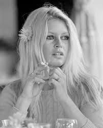 Das mädchen bewundert „die schöne mama und ist deren tyrannei ausgeliefert. Brigitte Bardot 7 Things You Didn T Know Macarons And Mimi