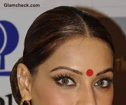Bipasha Basu S Hair And Makeup Diy Get The Look Hair Makeup Bipasha Basu Hair Bipasha Basu Bipasha basu without makeup other foto von ter fans teilen.