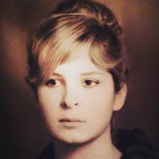 Pentru a scrie un review trebuie sa fii autentificat. Lili Canecas Mostra Como Era Aos 14 Anos De Idade Holofote