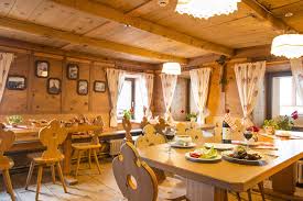Unser schutzhaus liegt auf 3.019 m seehöhe am niederjoch, das als übergang von nordtirol nach südtirol dient. Bilder Galerie