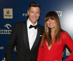 Jun 21, 2021 · anna lewandowska zamieściła na swoim insta story serię wybranych pytań i odpowiedzi z niedawnej sesji q&a. Anna Lewandowska I Robert Lewandowski Wreszcie Tylko We Dwoje Wskocza Lody I Winko Eska Pl