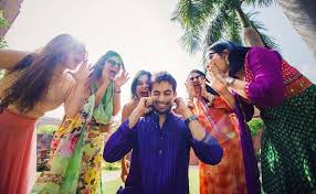 Bro Code 99 Pictures That Every Indian Groom Must Have With His Buds Witty Vows Groom Photoshoot Indian Wedding Photography Poses Wedding Photography Poses