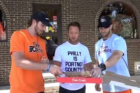 Barstool sports founder dave portnoy responds to 'masculinity' criticism on 'tucker carlson tonight.' on today's barstool rundown, el pres, trent, and big cat discuss hbo real sports' piece on barstool sports last night, new. Bryce Harper And Kevin Hayes Try Tacconelli S Pizza With Barstool Sports Dave Portnoy Who Declares Truce