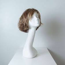 I tuoi capelli riflettono l'arcobaleno. Parrucca Capelli Sintetici Corti Biondo Castano Mossi Da Donna Leoni Zazzera