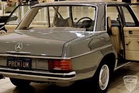 Pin Em Mercedes Benz 230 4 1975 75 W115 Placa Preta Premium