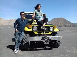 Prewedding itu dibagikan oleh pemilik akun tiktok @andi_maulana_ldn yang merupakan seorang fotografer. Harga Sewa Jeep Bromo 2021 Start Malang Pasuruan Probolinggo