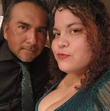 How does the photo package work for a split family in two rooms?