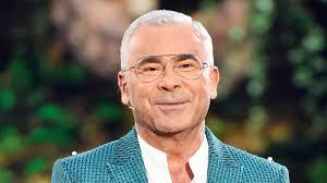 Carlos Ravelo's Instagram, Twitter & Facebook