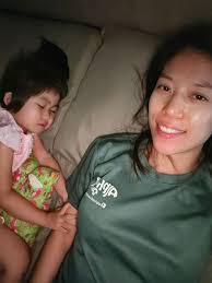 明天肯定哭得好惨］ 原本我们的日常都顺利上了轨道结果新年+女儿一场病我们又打回原形足足14天24小时黏在一起