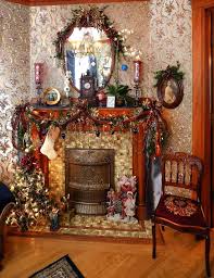 Antiques Abound In This Victorian Home S Christmas Decor Milwaukee Journal S Christmas Decorations Uk Victorian Christmas Decorations Christmas Fireplace Decor