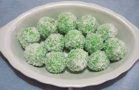 Saat ini keberadaan penjual kue klepon jarang ditemui. Klepon Adalah Juragan Cipir