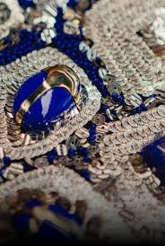 Le Savoir Faire De La Collection Metiers D Art Paris New York 2018 19 Chanel Chanel Paris New York Escarpins Bicolores