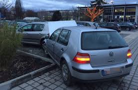 Loreley is the largest heated outdoor german beer garden in the lower east side of new york city. Pflanzen Kolle In Stuttgart Zuffenhausen Mit Auto Uber Grunstreifen Gerast Zuffenhausen Stuttgarter Zeitung