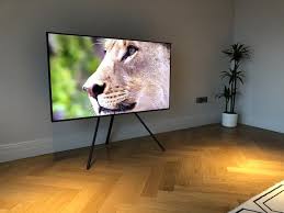 Samsung Q900r Sitting Down With The World S First Commercially Available 8k Television Bixby Samsung Samsung Samsung Televisions