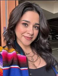 Bonne journée et Bon Anniversaire à Noemi Artemisa Gonzalez qui fete 37  ans. Noemi a interprété Mia Rosales de 2018 à 2019 🎂