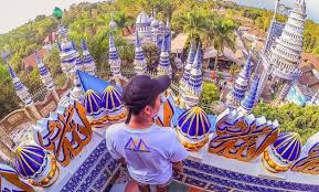 Sejarah lawang sewu banyak berkisar cerita horor yang melekat padanya, namun ternyata ada cerita unik seputar perjuangan melawan penjajah dibaliknya. 10 Gambar Masjid Tiban 2021 Di Malang Turen Jawa Timur Youtube Sejarah Misteri Jejakpiknik Com