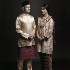14 lokasi prewed cirebon paling andalan tempatwisataunik com 24 07 2019 kesalahan memilih tempat dalam foto pre wedding tentu akan mengurangi kesan tak. Foto Prewedding Adat Jawa Modern Prewedmoto