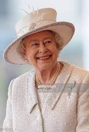 Queen Elizabeth Ii Awaits The Arrival Of Turkey S President Abdullah Her Majesty The Queen Queen Hat Queen Elizabeth