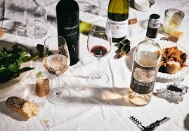 Merlot, which is a medium red, will do well with both red and white meat, especially chicken. An Expert Guide To The Right Dinner Party Wines