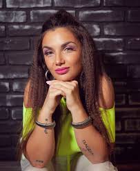 Elettra lamborghini è stata tra gli opinionisti di quest'edizione de l'isola dei famosi, che si è conclusa solo qualche giorno fa con la vittoria di awed.la cantante si è detta molto. Elettra Lamborghini Bio Age Height Fitness Models Biography