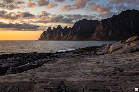 Keindahan langit yang begitu eksotis menjadi pelengkap mengapa senja selalu memberikan imajinasi serta momentum sempurna. Best Places To Visit And Photograph On Senja Northern Norway