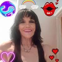 Lisa Caperton's Instagram, Twitter & Facebook