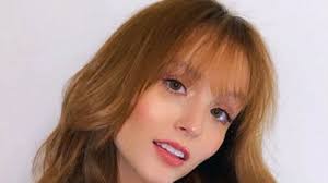 Larissa manoela taques elias santos (nacido el 28 de diciembre de 2000) es una. Larissa Manoela Muda O Visual Quarentena Bateu Aqui