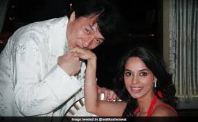 Последние твиты от jackie chan (@eyeofjackiechan). In Which Jackie Chan Greets Mallika Sherawat With A Kiss
