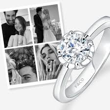 Cincin pertunangan adalah cincin yang menunjukkan bahwa orang yang memakainya terlibat untuk menikah, terutama di budaya barat. Cerita Unik Di Balik Momen Dan Cincin Pertunangan Selebriti Hollywood Frank Co