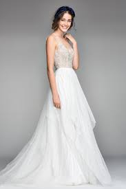 Aug 05, 2021 · es sollte der schönste tag ihres lebens werden, stattdessen fand die frisch vermählte mary noch auf den stufen der kirche den tod. Brautkleid Mit Leichten Stufen Und Glitzer Besticktem Oberteil Pretty You