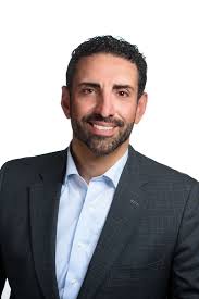 Christopher Viveiros's Instagram, Twitter & Facebook