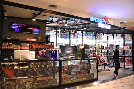 Plaza low yat first entered the shopping scene in 1999, and within a short time frame gained strong prominence as the country's premier it lifestyle shopping mall, right at the epicenter of the bukit bintang shopping belt. Brightstar Plaza Lowyat