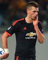 À partir du 1er juillet 2021, teamviewer va devenir le nouveau partenaire principal de manchester united, à la place de chevrolet. Morgan Schneiderlin Wikipedia