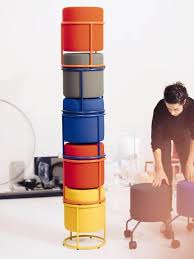 Colour Blocking Die Mobel Treiben S Bunt Industrie Mobel Hocker Colour Blocking