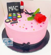Fondant makeup props decorate the cake in excess!!! Make Up Design Cake Ko Cakes Confectionery