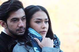 Aktor Hits 10 Seleb Yang Pernah Jatuh Ke Pelukan Reza Rahadian