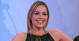 Giovanna abate ieri e oggi: Uomini E Donne Claudia Dionigi Eta Fidanzato Lorenzo Altezza Fratello Instagram Donnapop