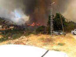 Mersin'in aydıncık ilçesinde dün çıkan yangın yerleşim yerlerini tehdit etmeye başladı. 54km Yvancftgm