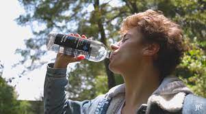 Juanpa zurita seguramente se ahogó en las críticas que provocó tras lanzar su marca de agua de manantial, hecho que las redes sociales también aprovecharon para recodar al influencer el. El Agua De Juanpa Zurita Es Cierto Lo Que Dice Sobre El Agua Purificada