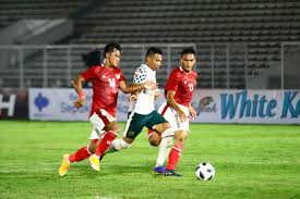 Bertanding di stadion kapten i wayan. Il Rwsblcvceom