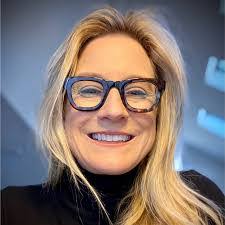 Lori Franzen's Instagram, Twitter & Facebook