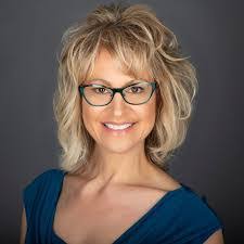 Donna Duffy's Instagram, Twitter & Facebook