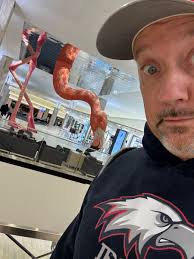 Casually passing by the best monument in the best airport in the USA  repping my @IRCSEagles Cc: @FlyTPA