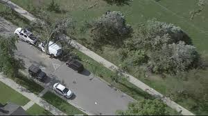 The tornado touched down near route 53/75th street in woodridge, dupage county, around 11pm et. Chicago Tornado Ef 1 Carves 3 Mile Path From Lincolnwood To Rogers Park Heaviest Damage Along Jarvis Abc7 Chicago
