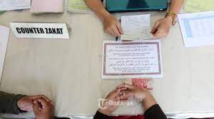 Seseorang dikatakan mampu untuk membayar zakat fitrah apabila seseorang tersebut mempunyai kelebihan makanan bagi dirinya dan bagi keluarganya. Tata Cara Membayar Zakat Lafadz Niat Membayar Zakat Dan Doa Ketika Menerima Zakat Berserta Artinya Tribunnews Com Mobile