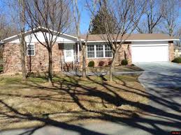 Real Estate For Sale In Mountain Home Ar For 143 500 Estate Home Mountain Real Sale In 2020 Screened In Patio Arkansas Real Estate Fenced In Yard