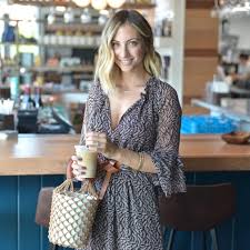 Elle sortait souvent avec ses amies. A French Girl S Trick To Getting Dressed Cupcakes Cashmere