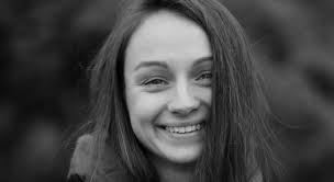 Kseniia, Myfyriwr o Wcráin, yn serennu wrth i…