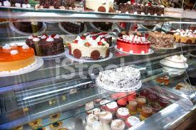 But make sure that you invest in the best and reliable brand. Kuchen Zum Verkauf In Gekuhlten Display Cabinet Stockfotos Freeimages Com
